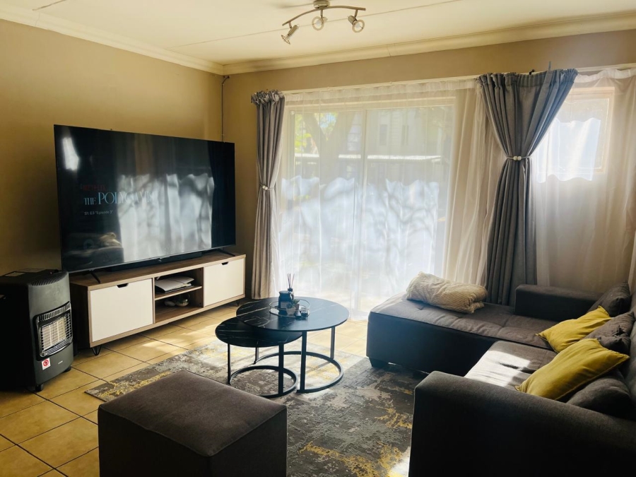 2 Bedroom Property for Sale in Geelhoutpark North West